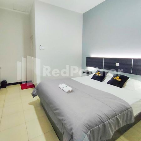 The Paragon Hotel Cilacap Redpartner Dış mekan fotoğraf
