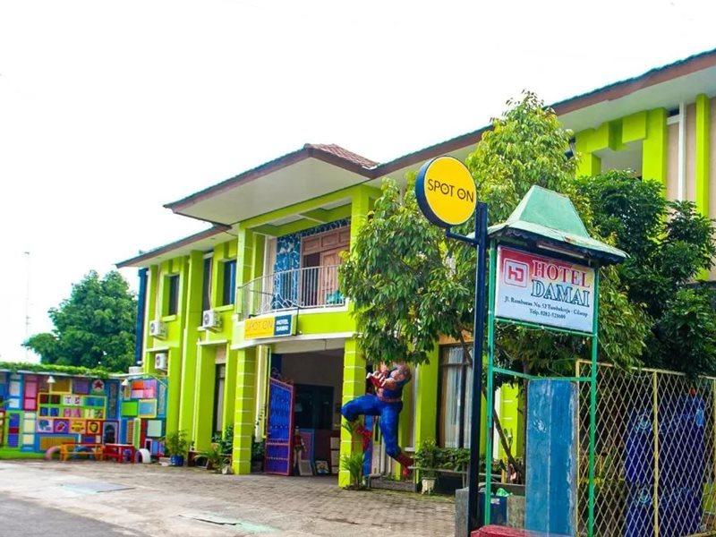 The Paragon Hotel Cilacap Redpartner Dış mekan fotoğraf