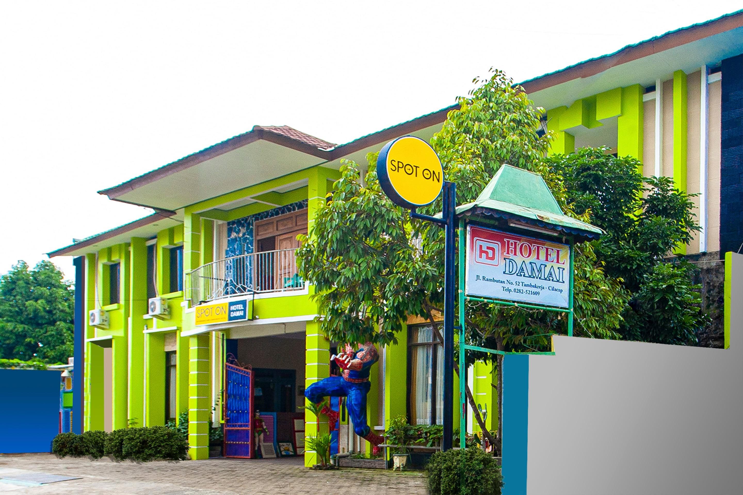 The Paragon Hotel Cilacap Redpartner Dış mekan fotoğraf