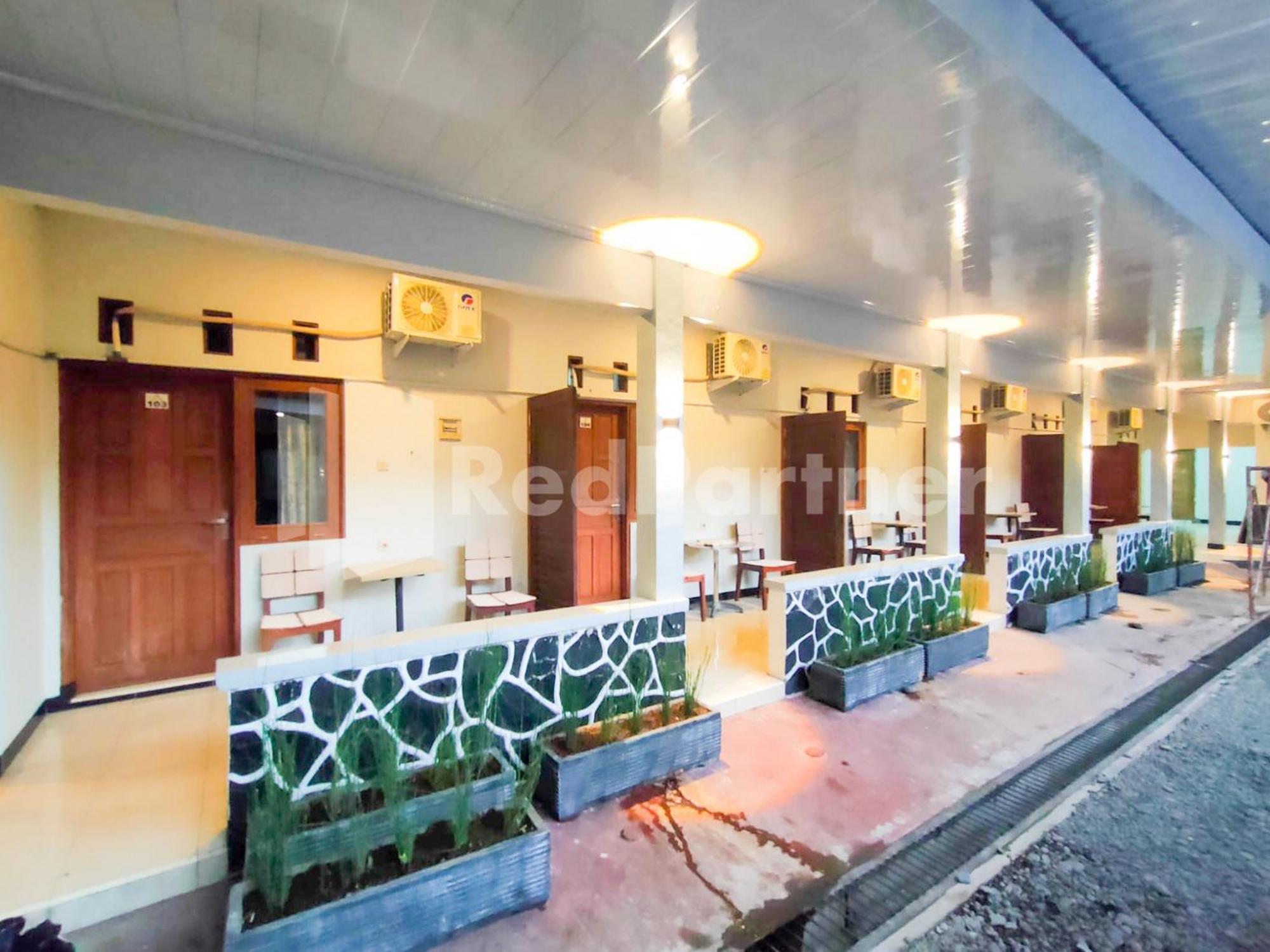 The Paragon Hotel Cilacap Redpartner Dış mekan fotoğraf