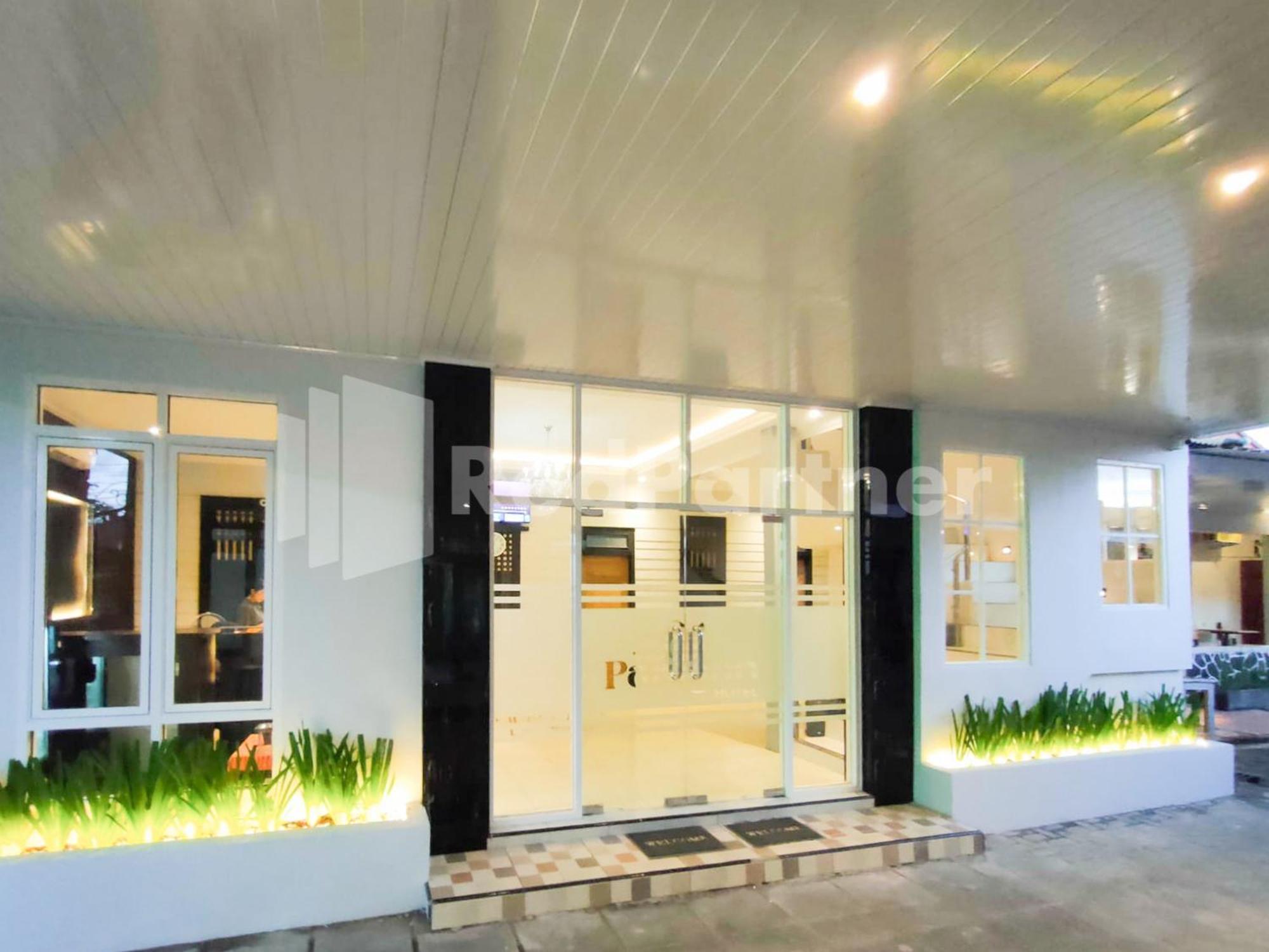 The Paragon Hotel Cilacap Redpartner Dış mekan fotoğraf