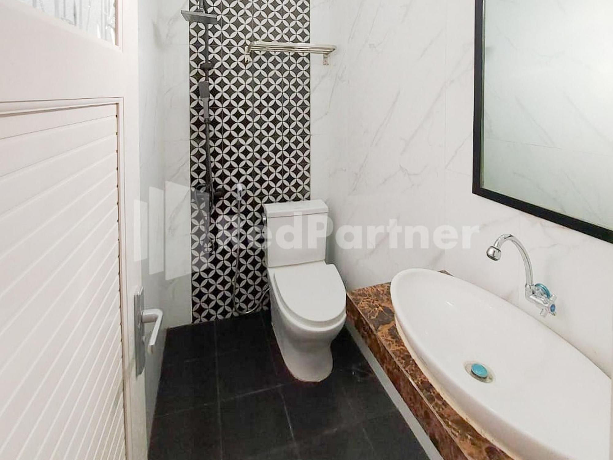 The Paragon Hotel Cilacap Redpartner Dış mekan fotoğraf